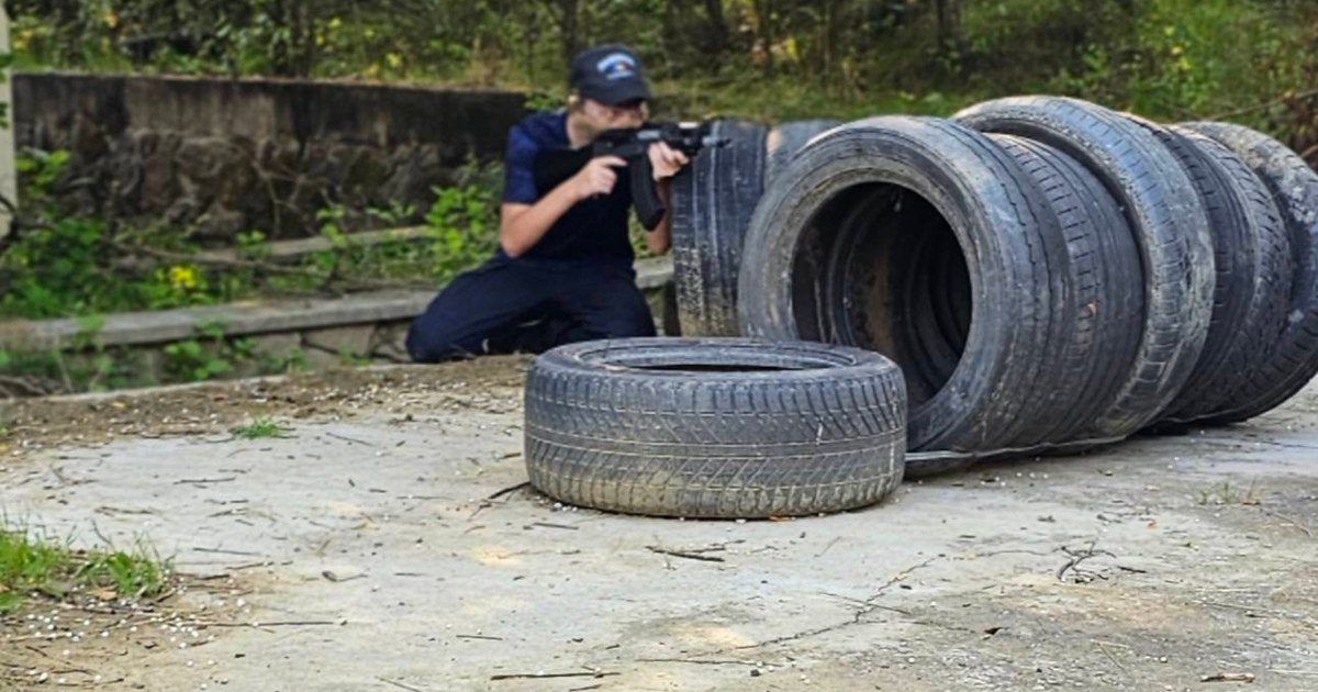 Military training for dozens of Romanian children and adolescents. The unique camp in Romania where young people meet the case of the case and military tactics