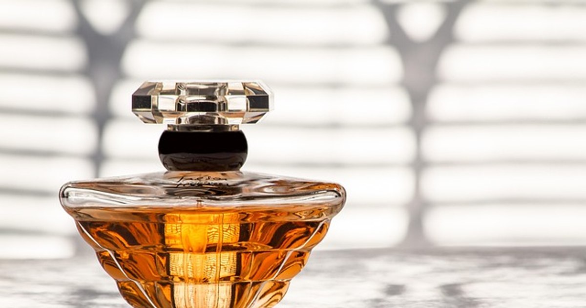 "Perfume. A great history", the book that transforms history into an olfactory experience