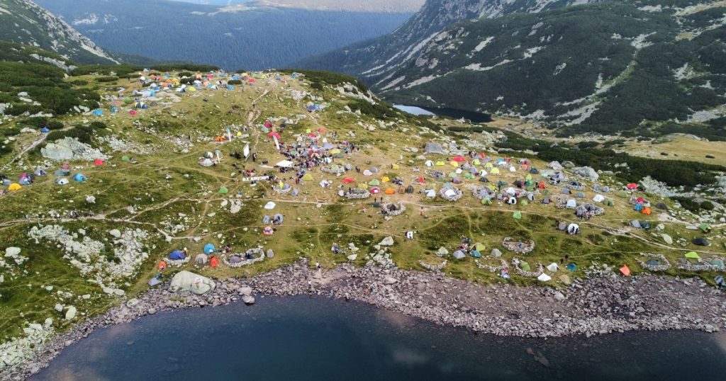 Piano concert at 2,000 meters, in Retezat. The unique event also aroused controversy: "Did you ask Marmote?"
