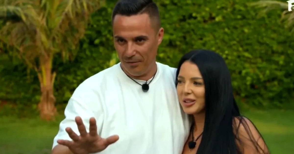 Request in marriage on the "Island of Love": George Vornicu knelt in front of Ionele Coșa