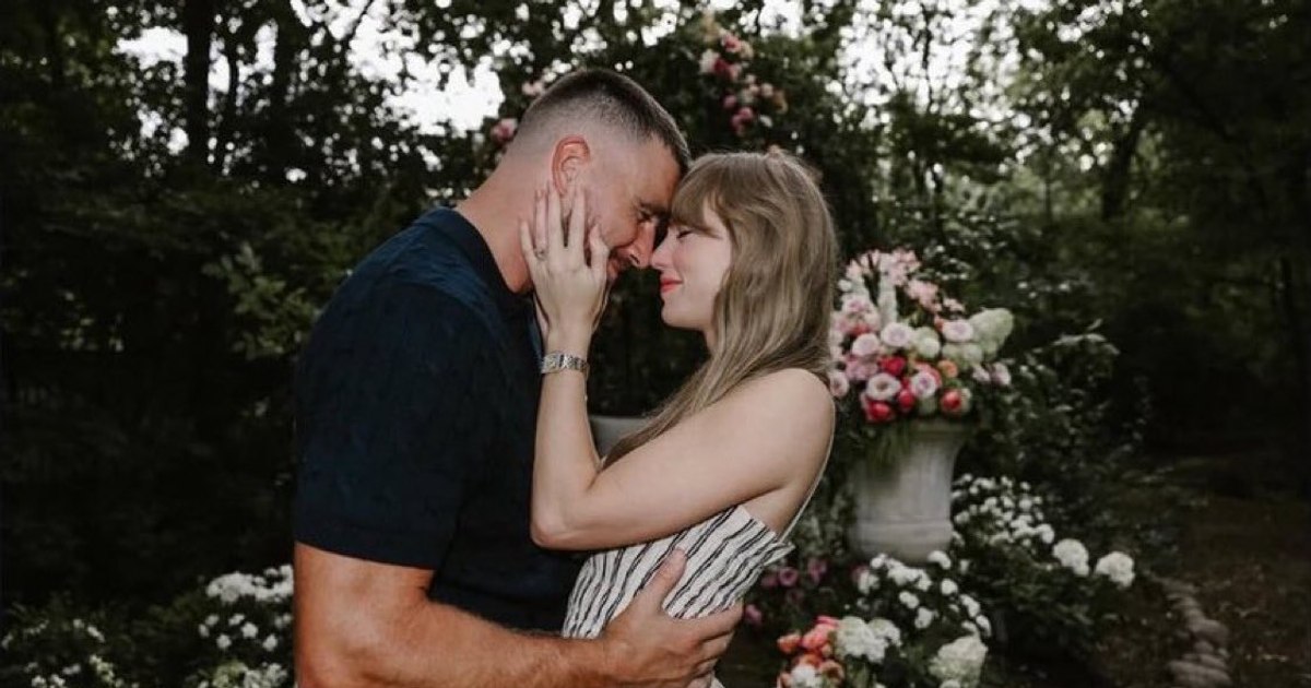 Singer Taylor Swift and American football player Travis Kelce announced their engagement