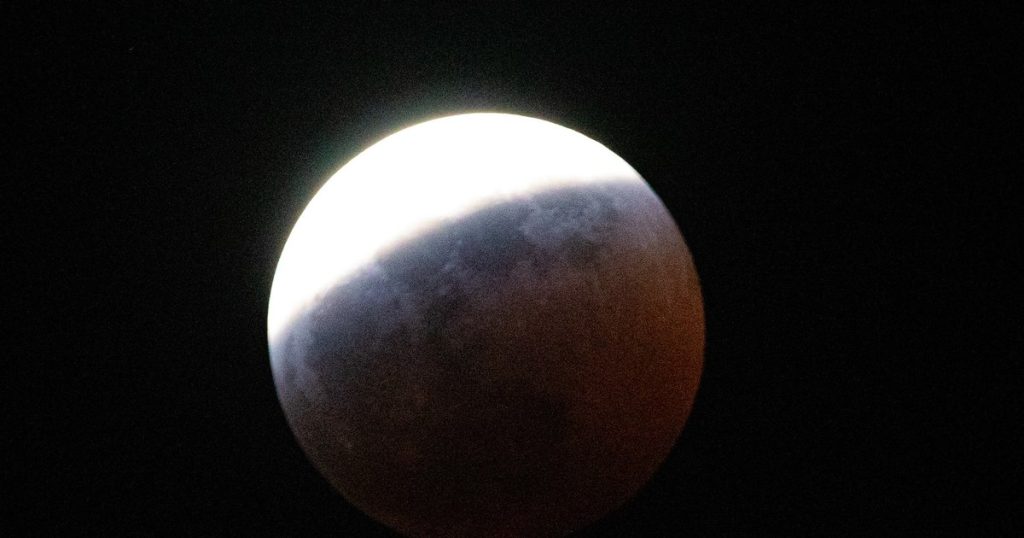 The Black Moon will appear this weekend. The apocalyptic prophecies related to this rare phenomenon