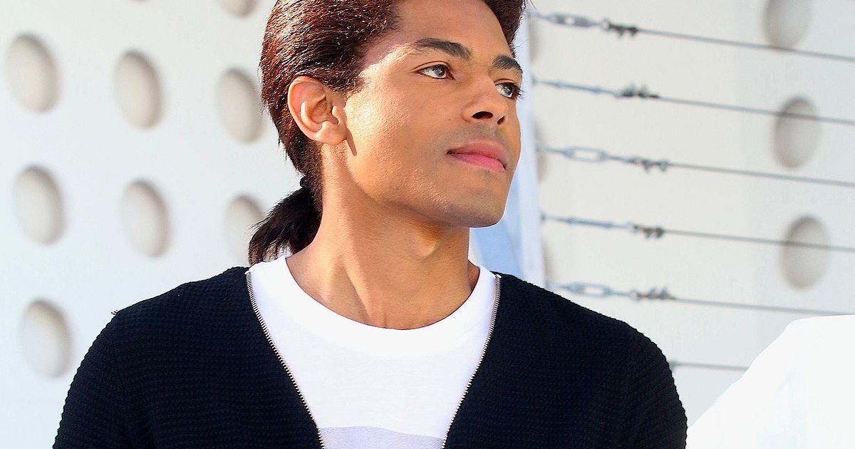 The US video participates in the Russian Eurovision. Their representative, compared to Michael Jackson