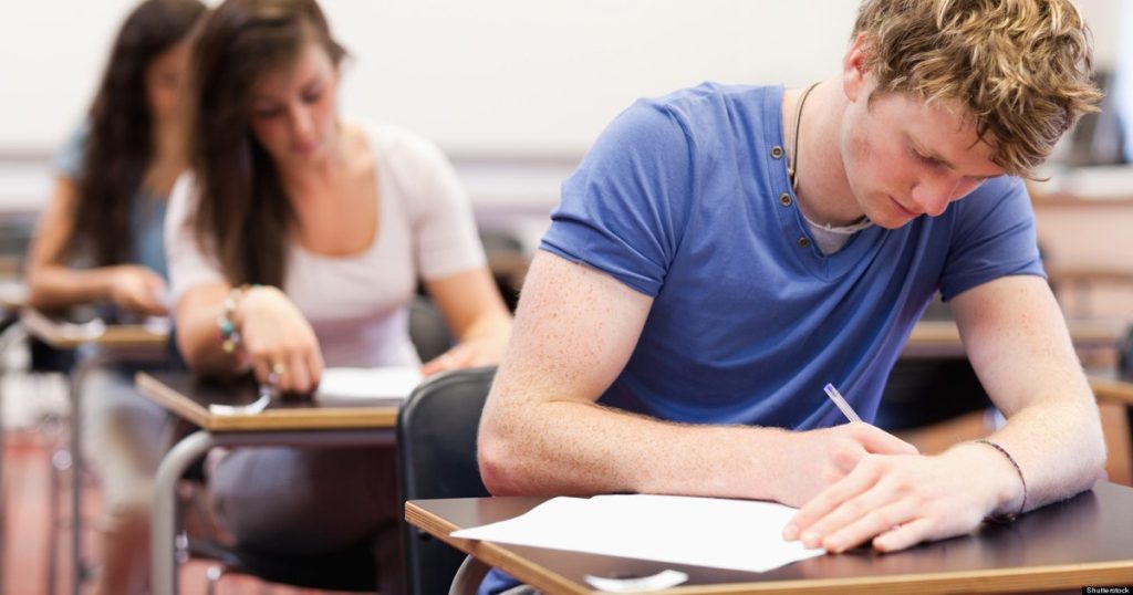 The autumn 2025 baccalaureate continues with the compulsory profile test. Students take history or math exam