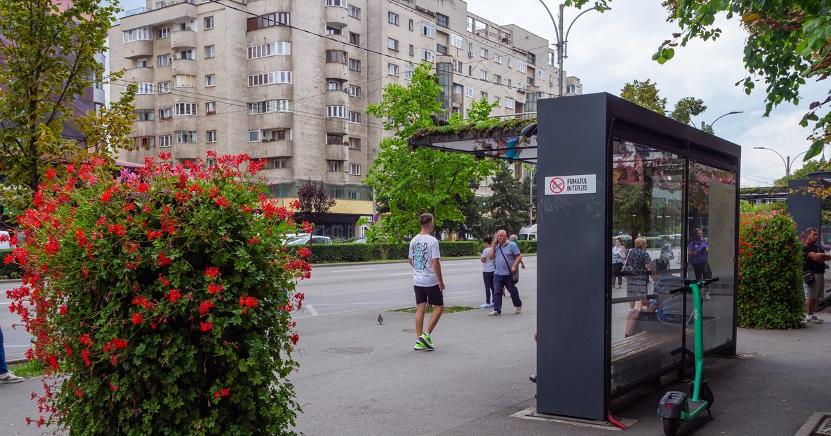 The effects of anti-smoking measures in open spaces. "Cluj breathes fresh air, because he no longer smokes in the trolley station"
