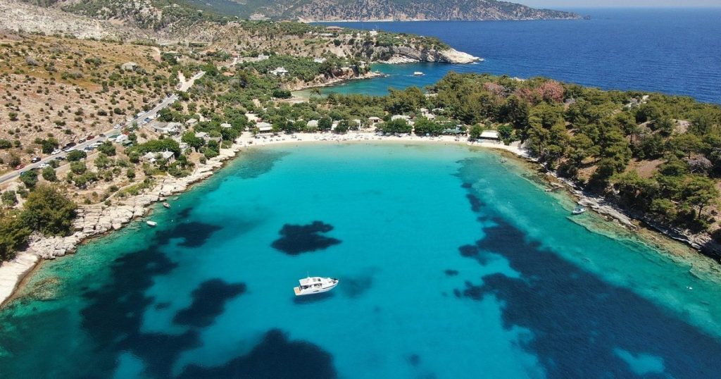 The offices of Romanians returned from holidays in Greece: "The island of Romanian tourists. In two or three years it will become Mamaia Nord"