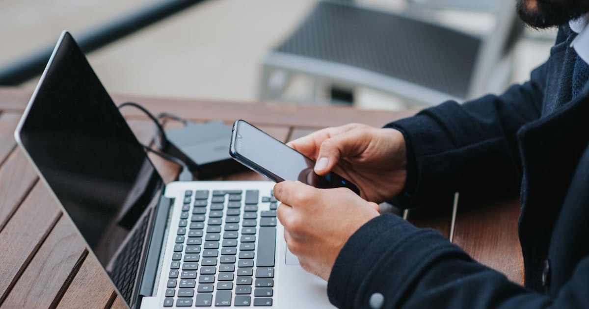 The online game industry, between entertainment and responsibility: An analysis of current regulations and concerns