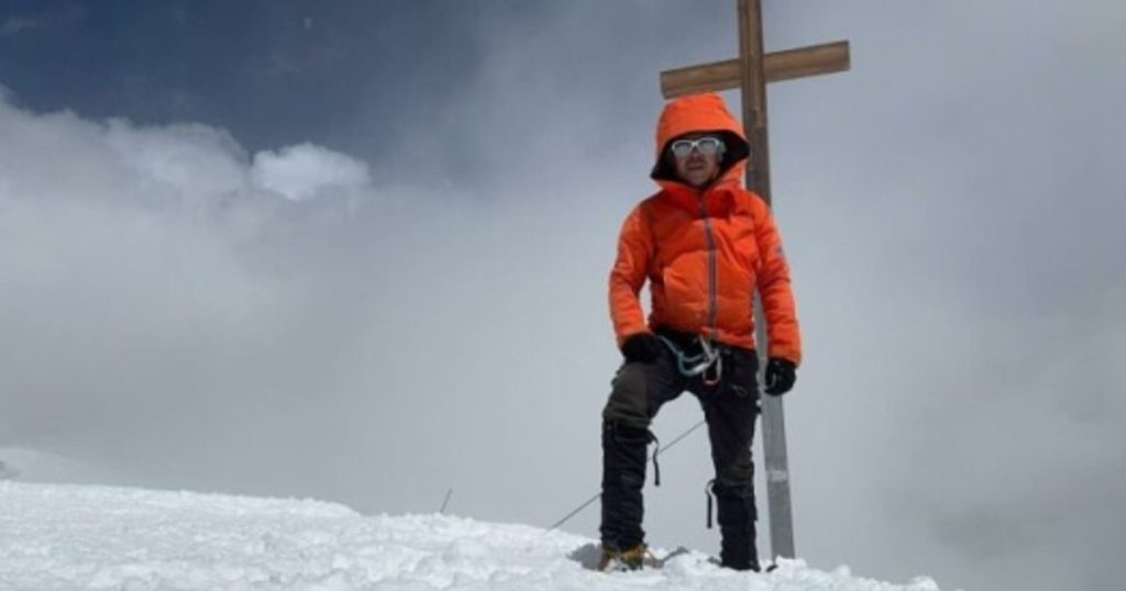 Tragedy on Pik Pobeda, the highest peak in the Tian Shan Mountains. An Italian lost his life after he wanted to save a wounded Russian