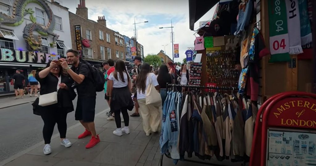Video step by step through the city of criminals where Romanians take counterfeit clothes. "All sellers have knives and clean you money"