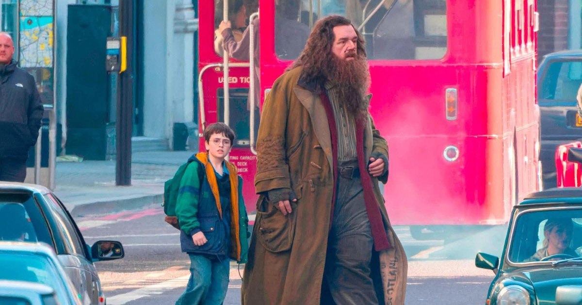 Video the first images with the heroes of the new series "Harry Potter". Filming caused blockages in London traffic