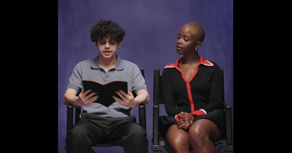 Video two actors in the series Wednesday recited lead by George Bacovia: "Hi, Romania. I heard that you really like the dark poetry"