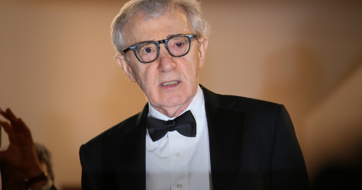 Woody Allen, harshly criticized by the Kiev government for involving in a supported event in Moscow. "Close the eyes to the atrocities that Russia commit in Ukraine"