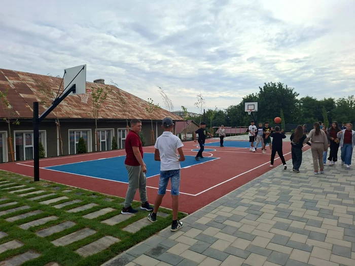 The basketball court of the Cosmin Zamfirache Photo School