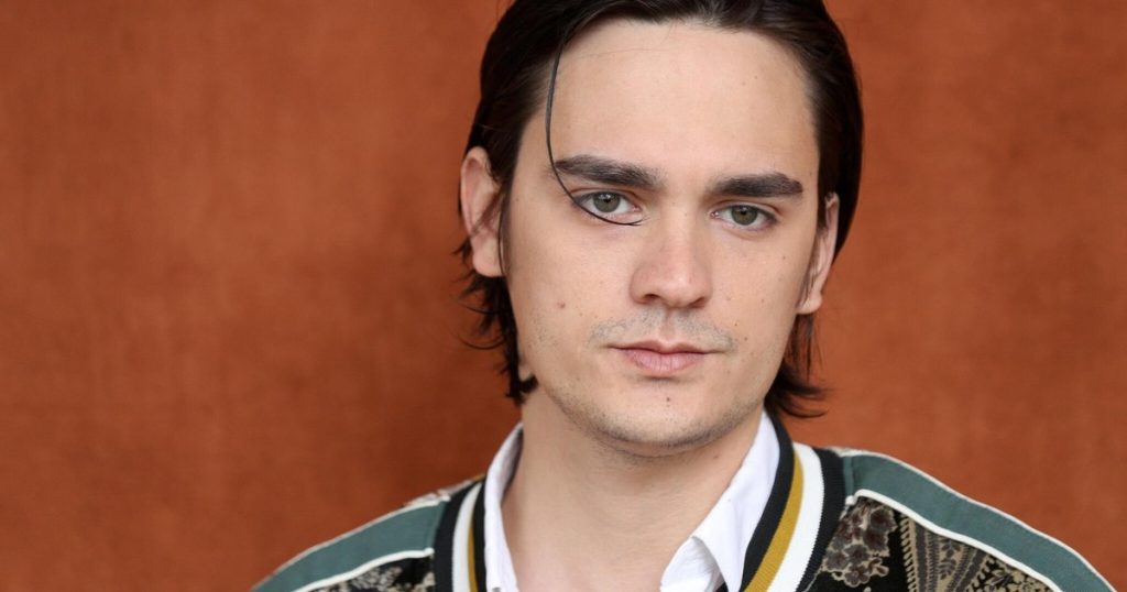 Alain-Fabien, the son of Alain Delon, sue his two brothers to cancel the great actor's will