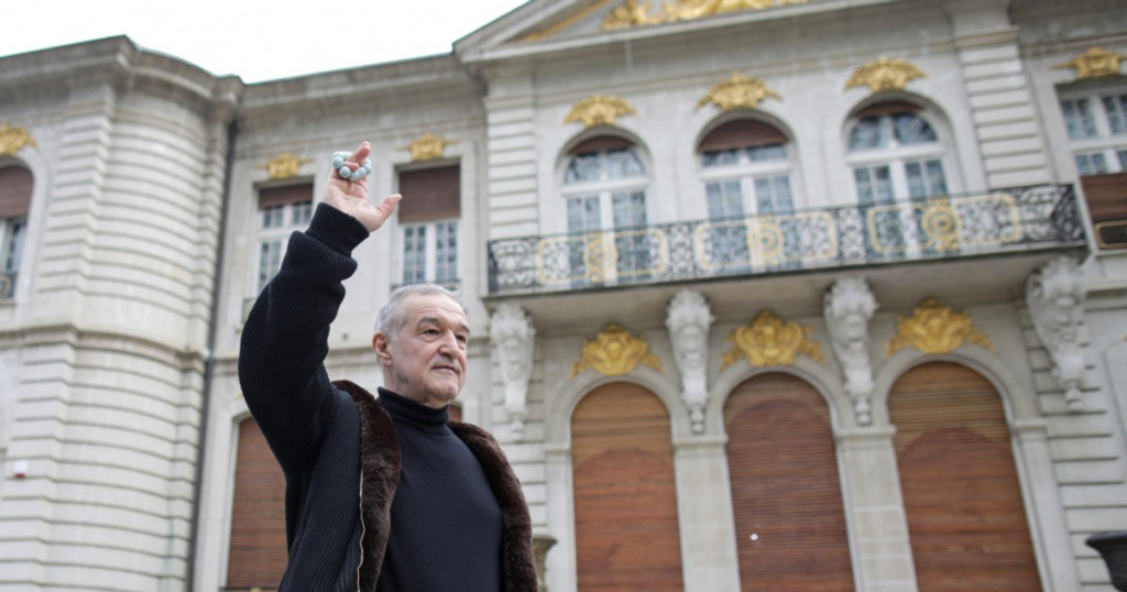 Becali's palace, again vandalized with bizarre messages: "That man is sick, I have nothing to do"