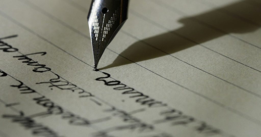 How do you teach children to organize their notes: classic notebook or free sheets, pencil or pen?