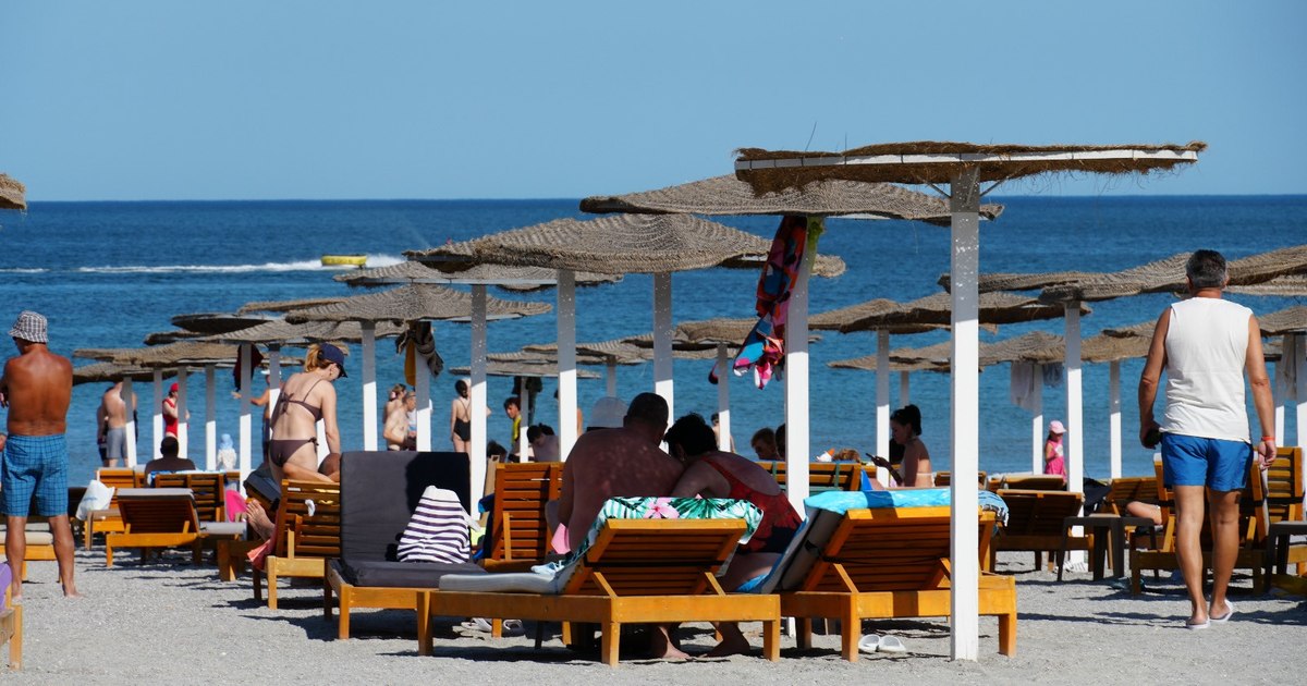 Lower tips for coast employees: Tourists say they only pay for good services