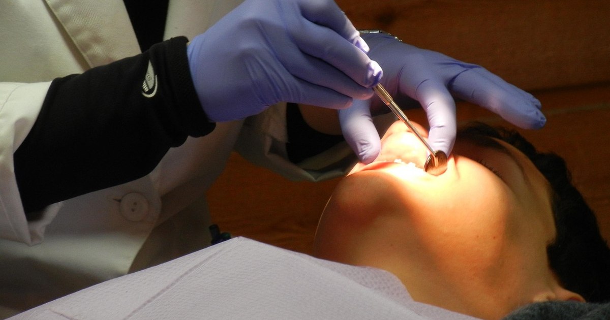 Romanian children, champions in Europe at dental caries. "The funds from the CAS are exhausted in the first days. And we have a big problem"