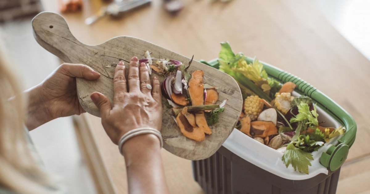 Romanians are responsible for throwing 2.5 million tonnes of foods annually. The EU requires us to reduce the waste by 50% by 2030