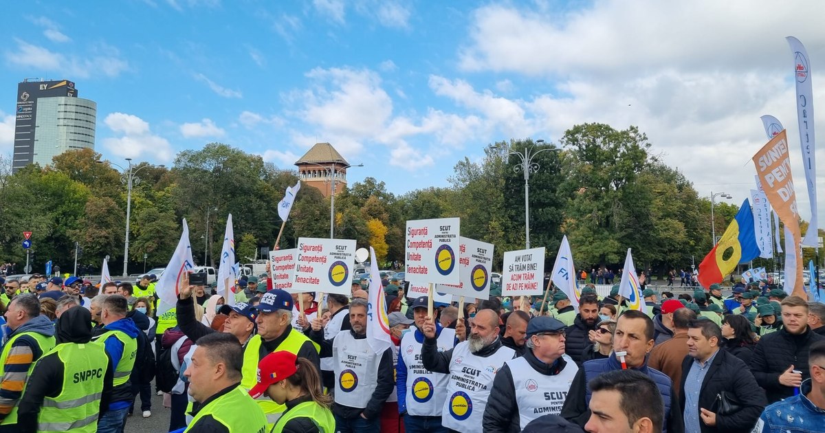 The employees of the administration protest on Monday in front of the Government and will go to Parliament. Threatens with strike, and Prime Minister Bolojan called him to discussions