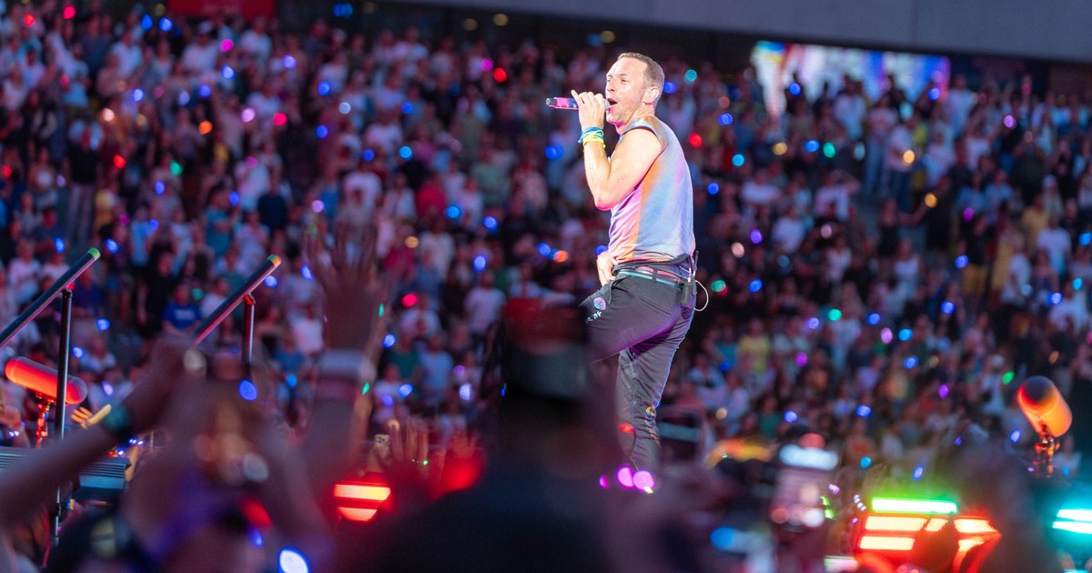 Video Chris Martin, tribute to Wembley for Charlie Kirk's family. The gesture sparked reactions divided on social networks