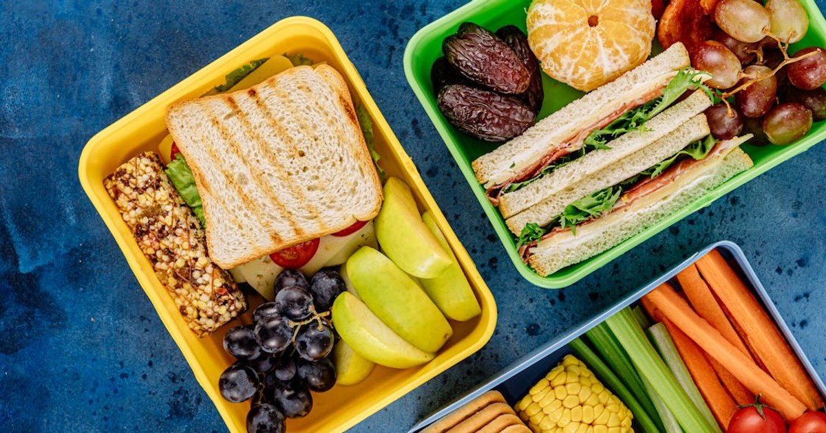 What children should eat at school. The 5 groups of essential foods