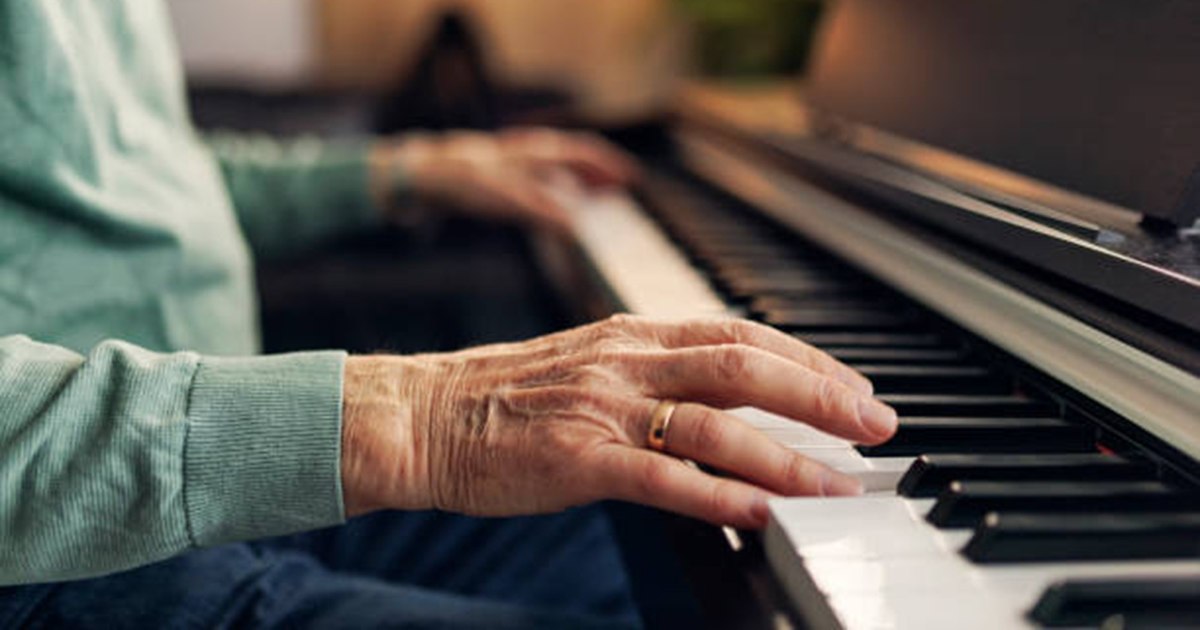 Why musicians feel the pain differently from the rest of people. Music does not cure pain but can rewrite the brain