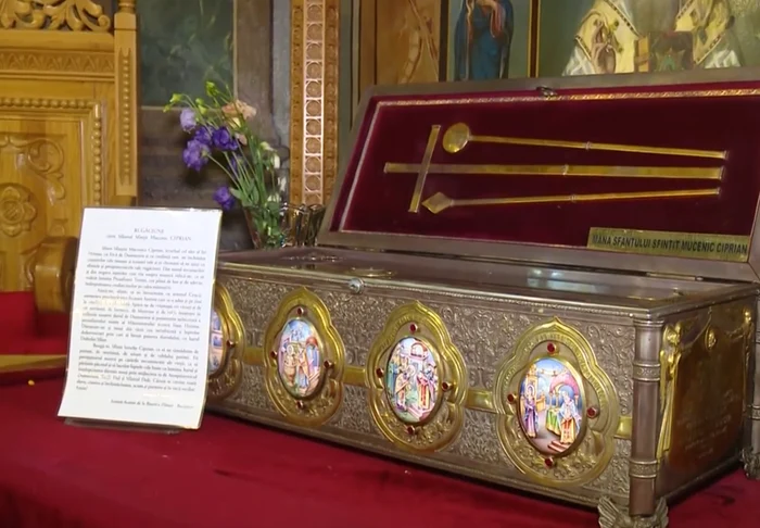 The racla with the relics of SF Ciprian from the Church of Zlătari in Bucharest Photo Daciana Stoica / Adevărul