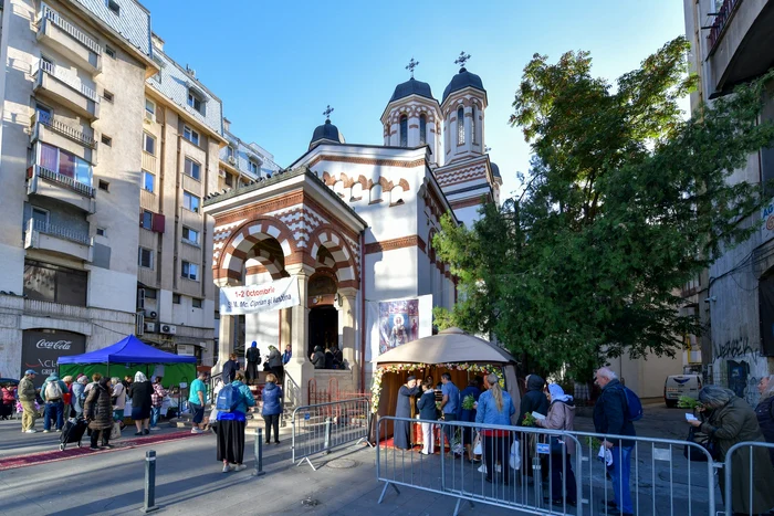 Believers at the church of Sf Ciprian Zlătari in Bucharest Photo Facebook Church Sf Ciprian Zlătari