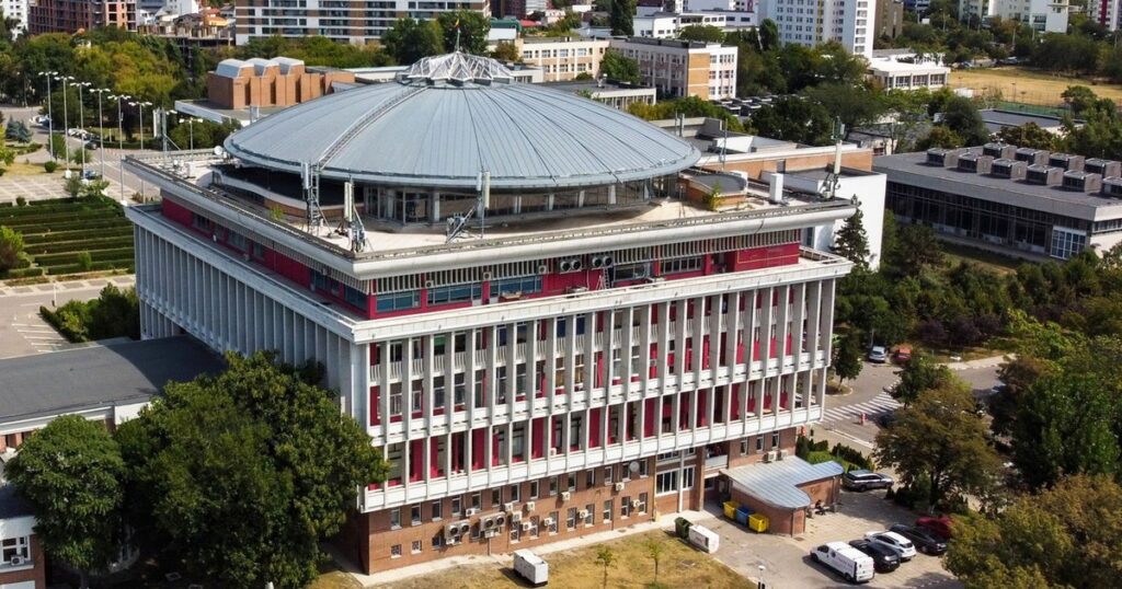 A university in Romania offers free preparation for the entrance exam