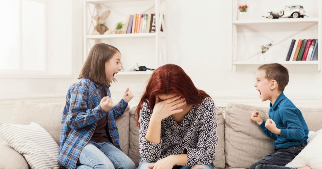 Analysis What parents should do when children fight with each other. Why excessive intervention is harmful