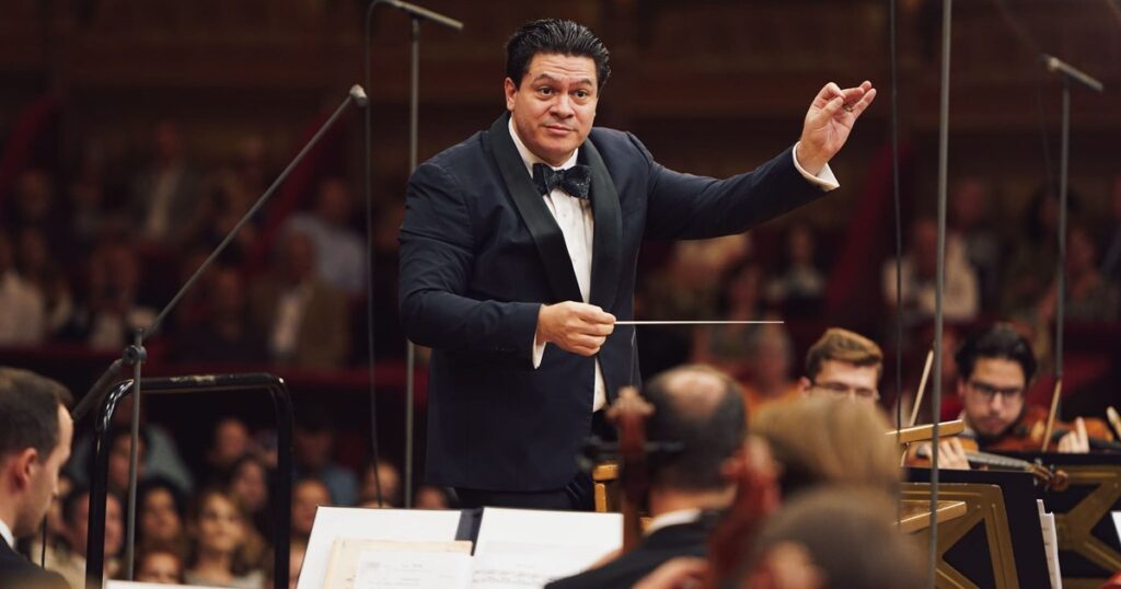 Conductor Cristian Măcelaru, the artist who brought the name of Romania to the most important scenes in the world, becomes a citizen of honor of the capital