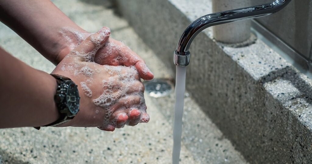 "Disease of dirty hands" in Romania: an increasing condition, often asymptomatic in children under 6 years