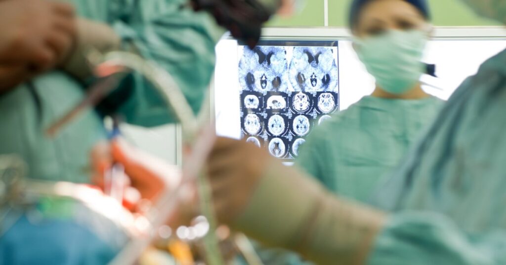 Doctors sanctioned in Europe treat patients in Romania: the case of the radiated doctor for sexual abuse that teaches in Cluj