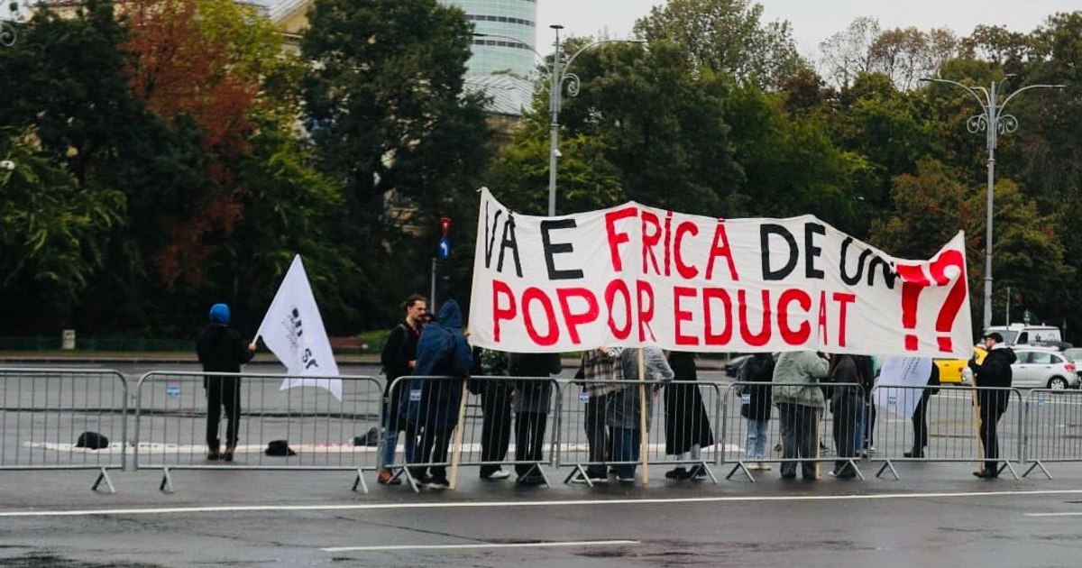 Student protest in Bucharest, sabotaged by rain: "I do not feel they are listened to"
