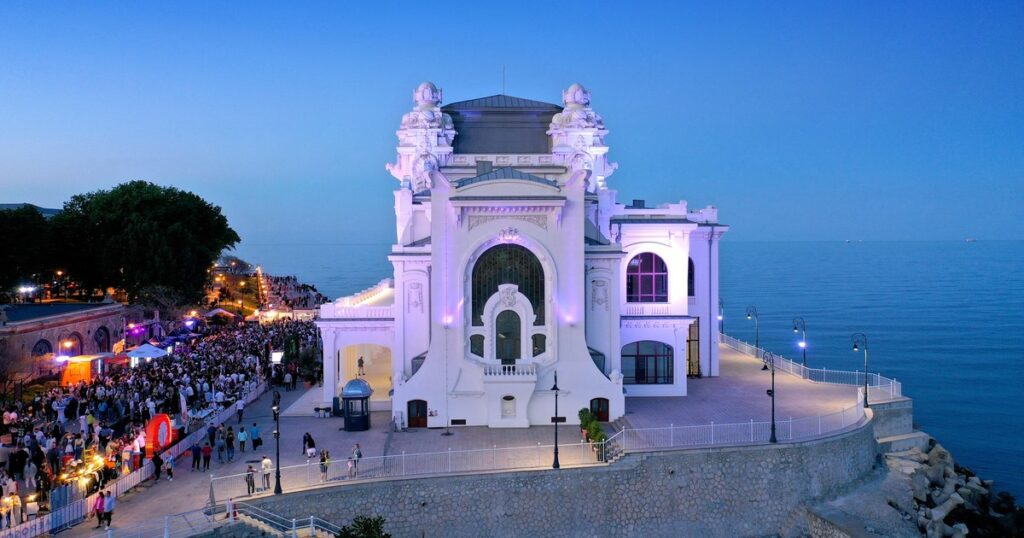 The casino in Constanța will have a café-bistro with an outdoor terrace and a view of the sea. What is the starting price of the rent
