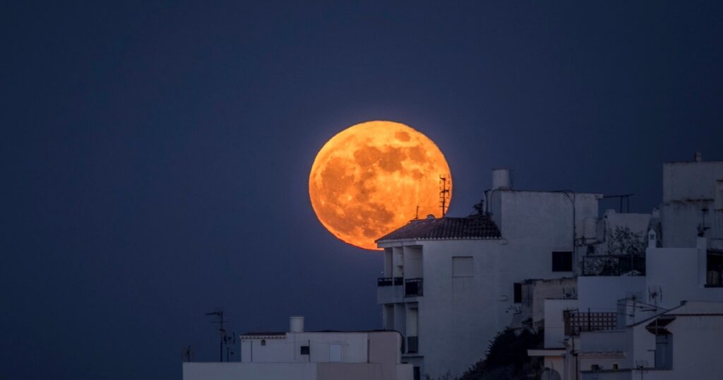 The first super-world of the year and its effects on sleep, emotions and creativity. The visible phenomenon on the sky of Romania on the night of October 6 to 7