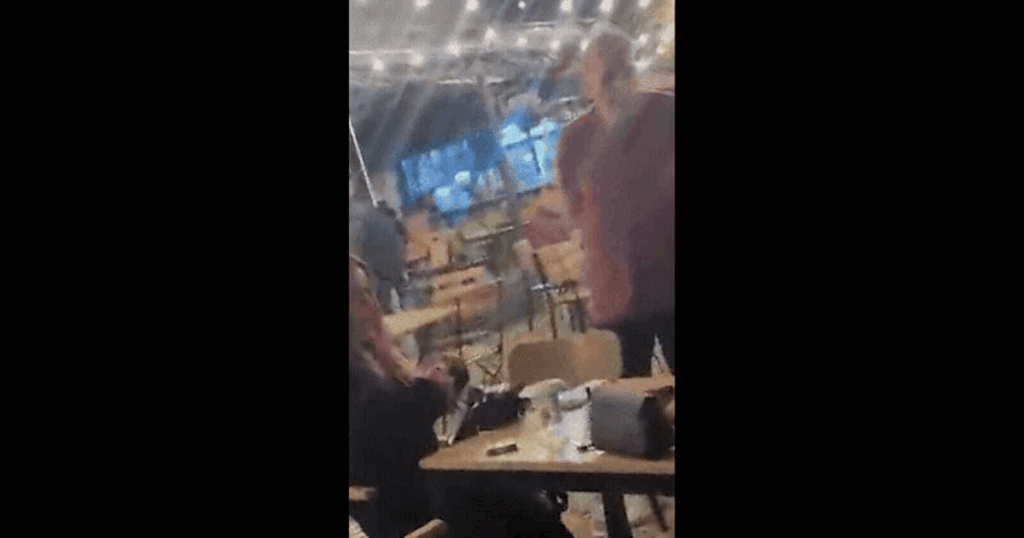 Video A woman accuses the artist Adrian Pleșca, alias "Artan", of harassing her 18-year-old daughter at an event. Organizer: "Do something like this again"