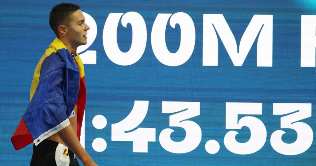 Athletes used in the election campaign. A candidate for the Capital City Hall appears next to David Popovici