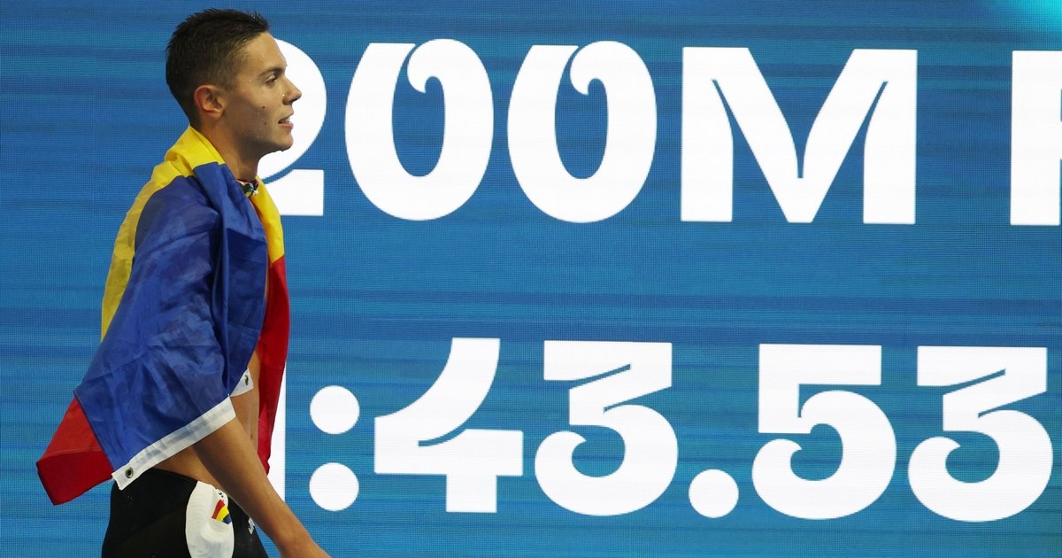 Athletes used in the election campaign. A candidate for the Capital City Hall appears next to David Popovici