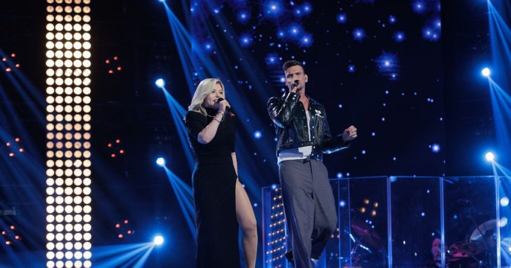 "He kissed her!" video. Loredana Groza, kiss with Tudor Chirilă on Vocea României: "He came with an energy that took me on a high"