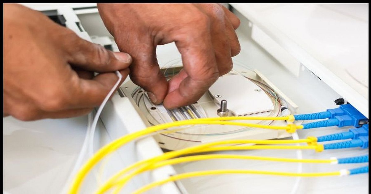 "Inside" a fiber optic cable: technology, typology, applications