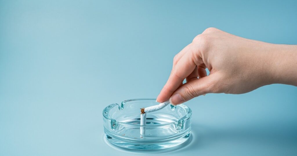 The cigarette, present in children's lives since primary school. 1 in 4 teenagers smoke at 14 years old