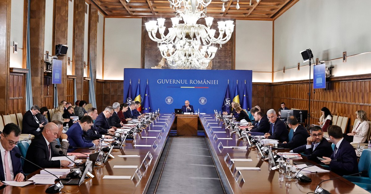 The government adopted new measures: changes to magistrates' pensions, budget rectification and strengthening the governance of public enterprises