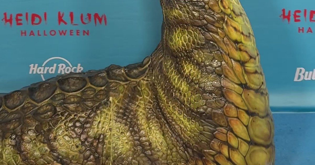 Video Heidi Klum, spectacular transformation for Halloween. He terrified everyone with his appearance inspired by Greek mythology