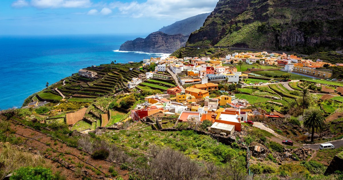 Video Superb Spanish island perfect for those who want to escape the winter cold: beaches with crystal clear waters and spectacular mountains