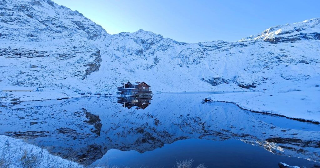 Video Winter journey in the land of glacial lakes. Lake Bâlea, the "pearl" of the Făgăraș mountains, accessible by cable car