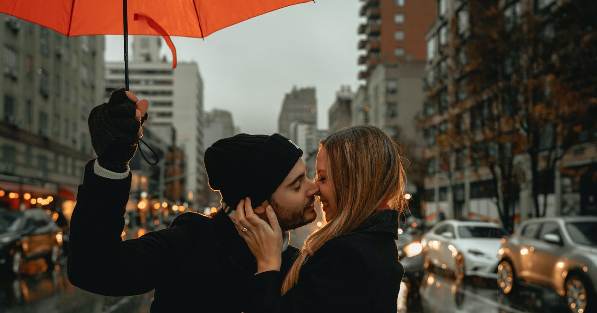 When the kiss actually happened. The revelations of Oxford scientists