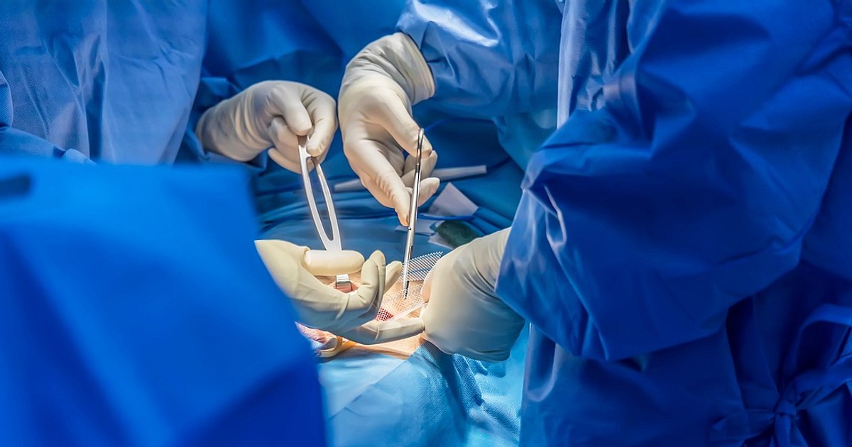 "You left something in me." Surgeon scolded by patient operated on for an abscess the size of a hen's egg: "The AI ​​says the operation was supposed to take an hour!"