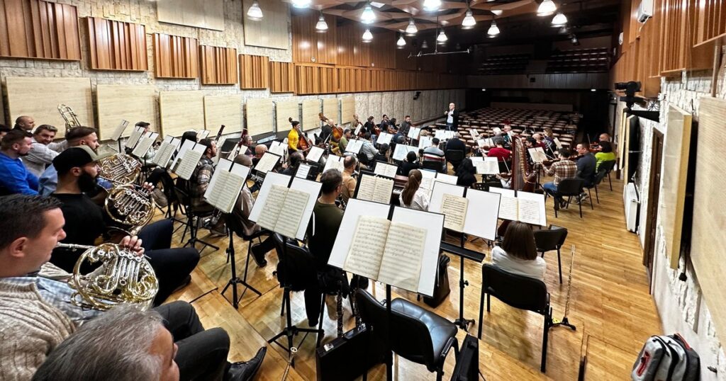 74 theaters and philharmonics in the country received money. The amount allocated by the Government